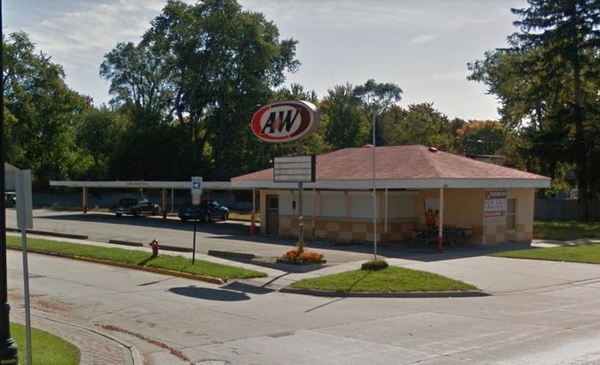 A&W Restaurant - Clawson - 303 S Main St (newer photo)